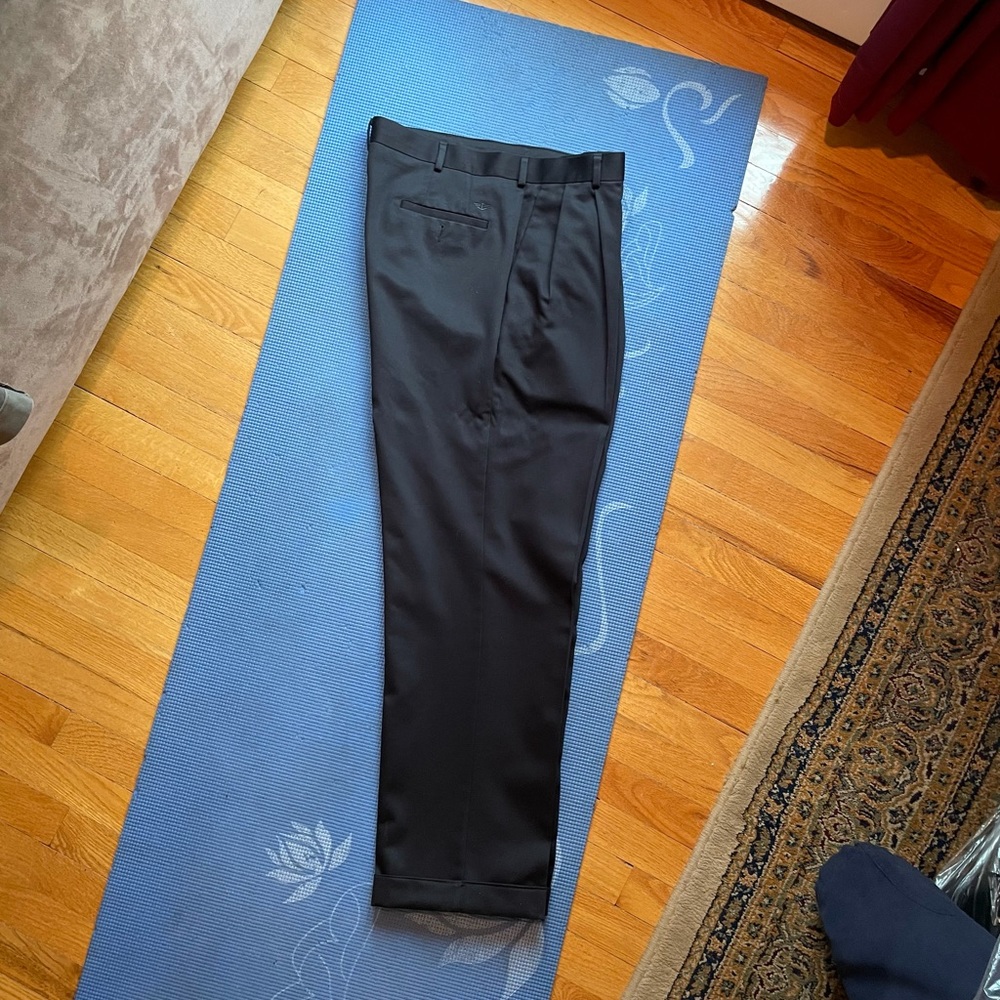 Dockers D4, Relaxed Fit, Pleated Khaki Pants, 34 x 32